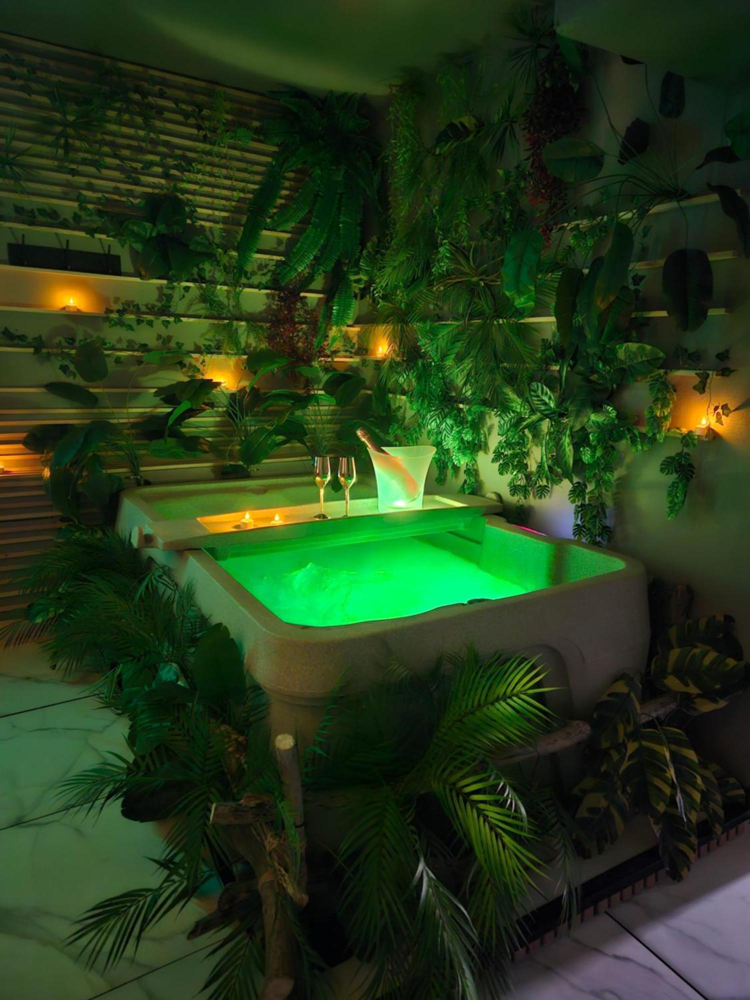 L'Appart'Hotel 23Eme Avenue - Spa Privatif - Love Room - Appartements A Themes Ламалу-ле-Бен Экстерьер фото